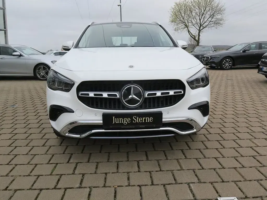Gebraucht Mercedes GLA200 Progressive 163 PS (119 kW) 2025 Weiß SUV
