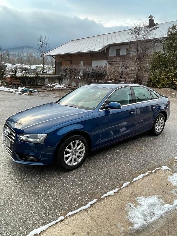 Gebraucht Audi A4 170 PS (125 kW) 2014 Blau Limousine