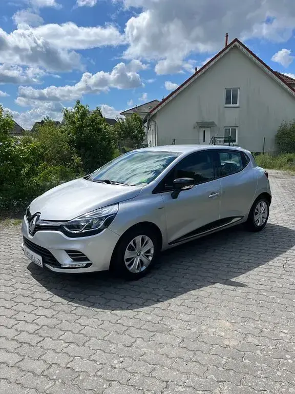 Gebraucht Renault Clio IV LIMITED 90 PS (66 kW) 2016 Silber Limousine
