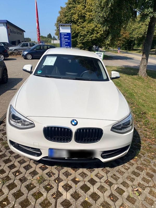 Weiß Gebraucht 2013 BMW 118 Sport Line Kleinwagen | 9.299 € (Fairer Preis) - Bild 1/4