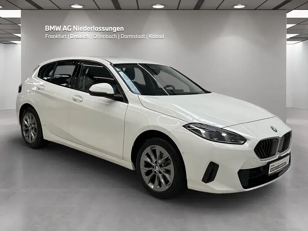 Używany BMW 120 Shadowline 156 KM (114 kW) 2025 Biały Hatchback