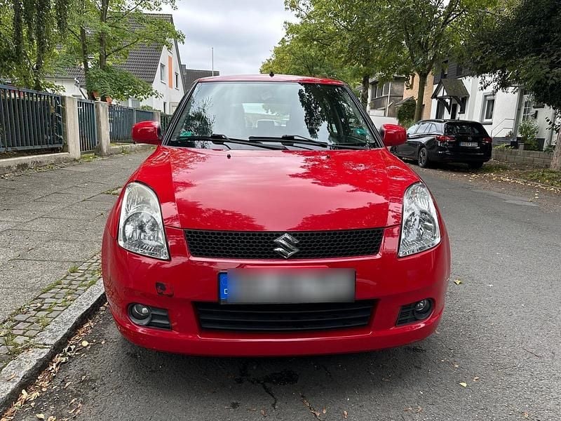 Rot Gebraucht 2005 Suzuki Swift Comfort+ Kleinwagen | 2.650 € (Fairer Preis) - Bild 1/4
