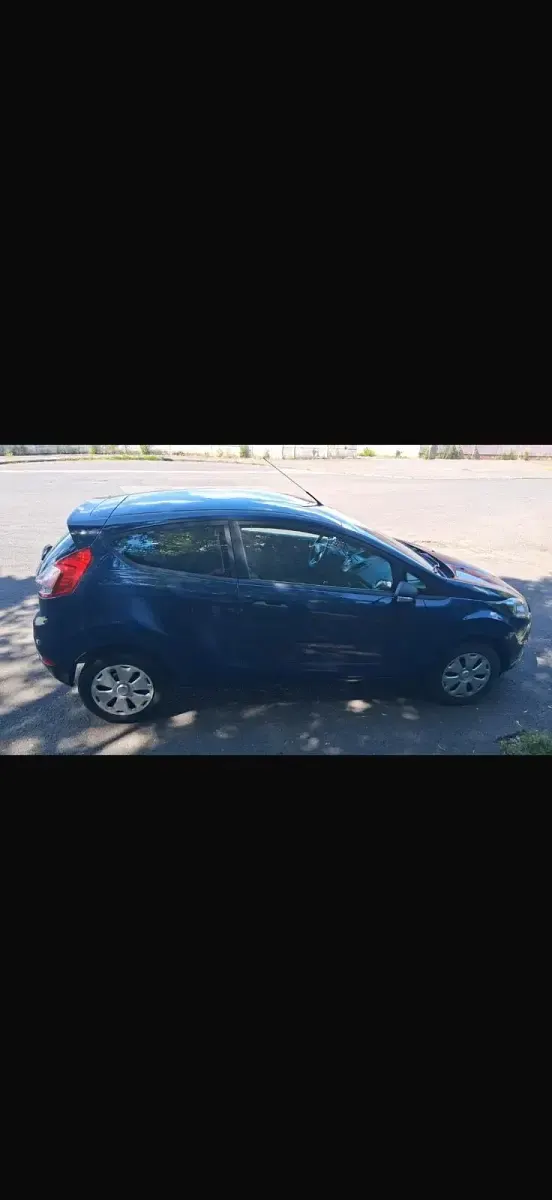Gebraucht Ford Fiesta 60 PS (44 kW) 2013 Blau Kleinwagen