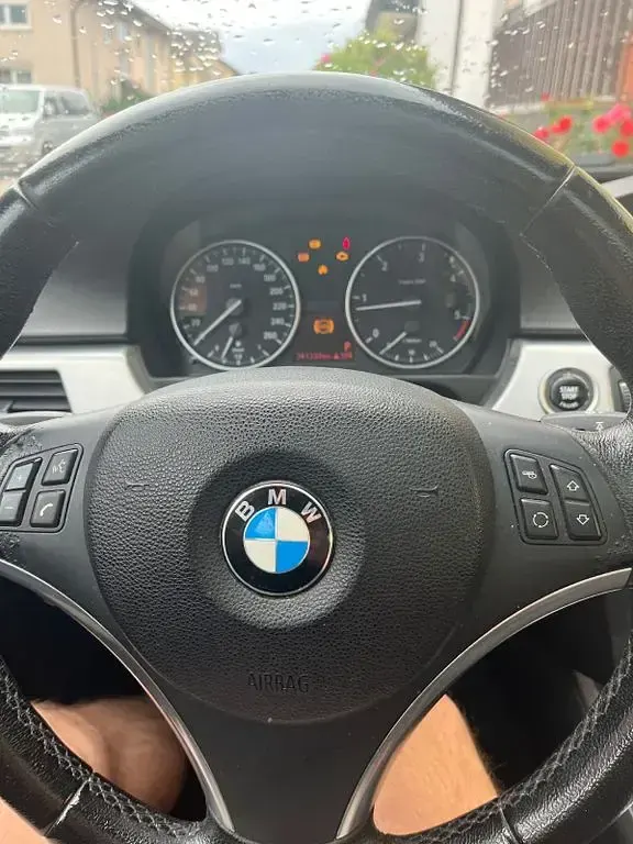 Gebraucht BMW 320 177 PS (130 kW) 2010 Grau Limousine