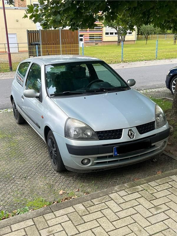 Silber Gebraucht 2002 Renault Clio II Kleinwagen | 800 € (Superpreis) - Bild 1/3