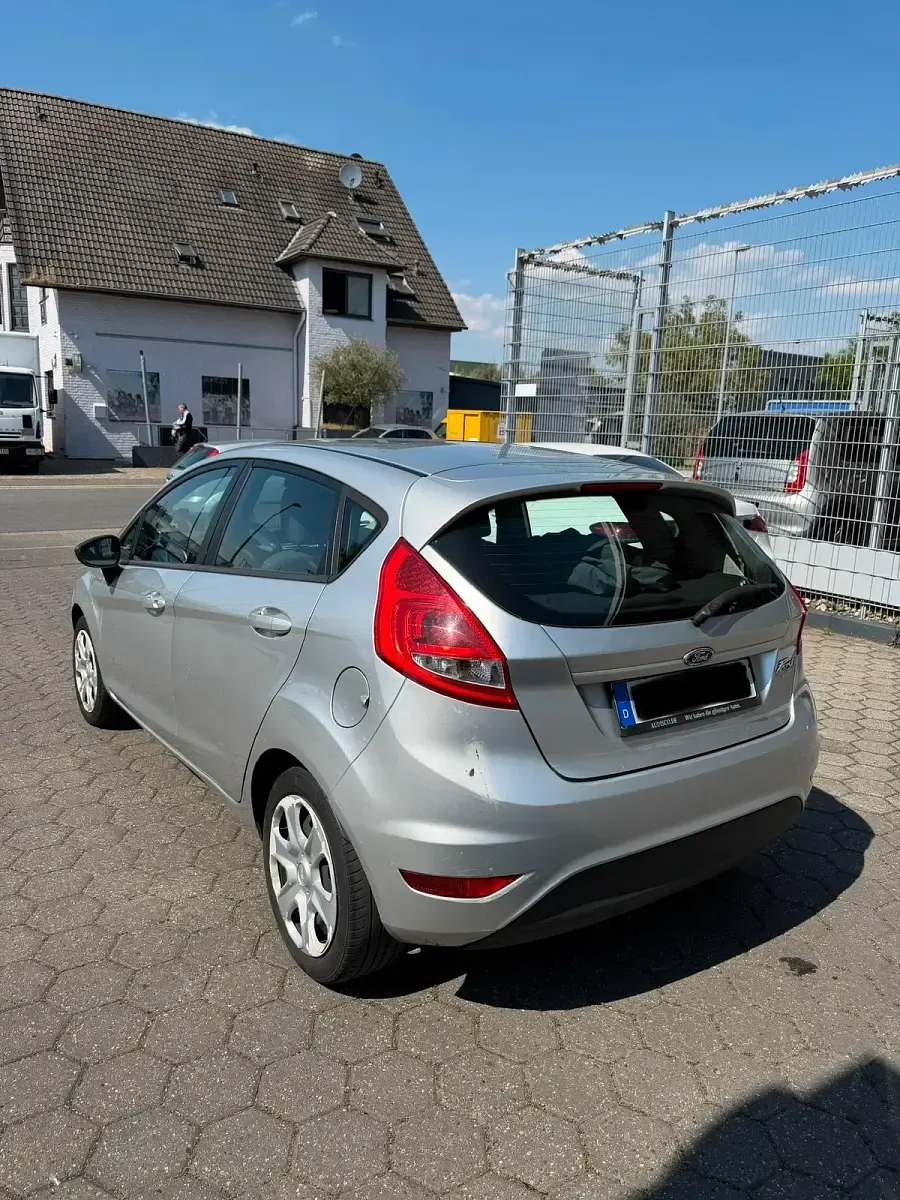 Second-hand Ford Fiesta 69 CP (50 kW) 2012 Gri Hatchback
