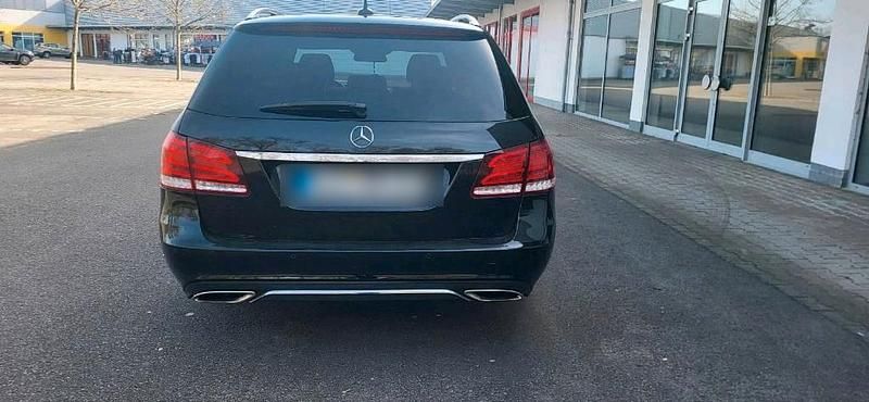 Gebraucht Mercedes E250 204 PS (150 kW) 2014 Schwarz Kombi