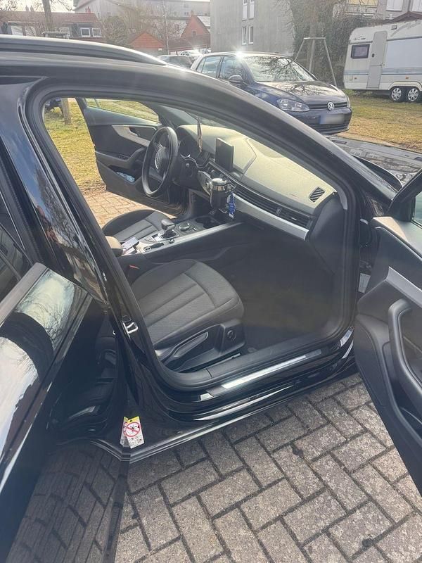 Gebraucht Audi A4 Advanced 190 PS (139 kW) 2019 Schwarz Kombi