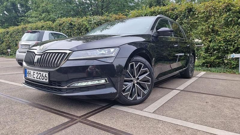 Schwarz Gebraucht 2020 Skoda Superb Kombi | 18.900 € (Teuer) - Bild 1/4