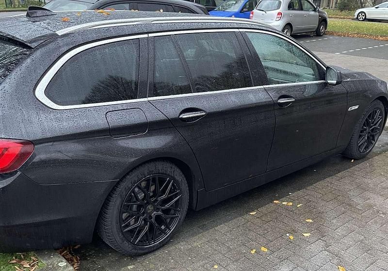Gebraucht BMW 520 184 PS (135 kW) 2012 Schwarz Kombi