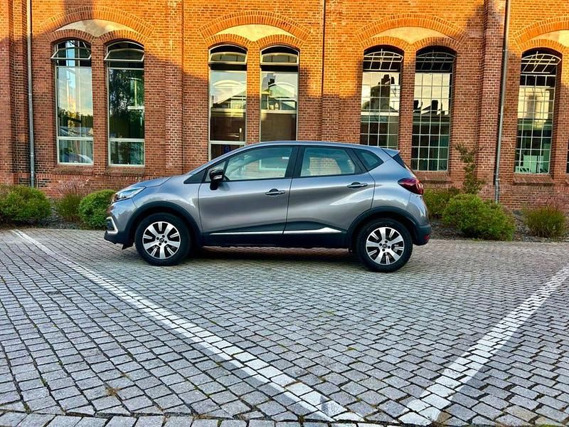 Grau Gebraucht 2019 Renault Captur Intens SUV | 10.599 € (Superpreis) - Bild 1/4
