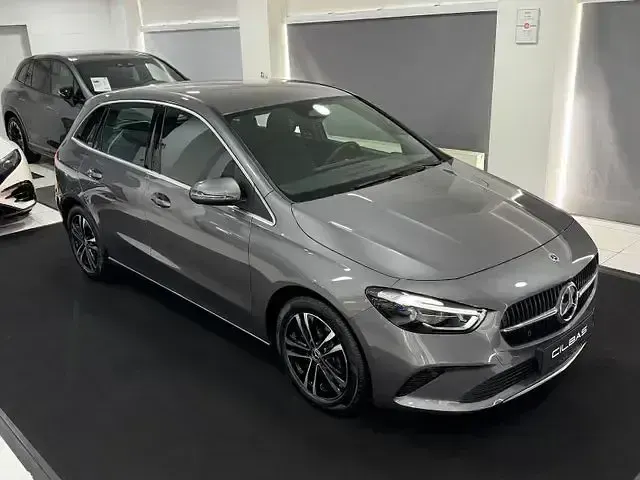 Gebraucht Mercedes B200 150 PS (110 kW) 2024 Mountaingrau  met. Van / Kleinbus