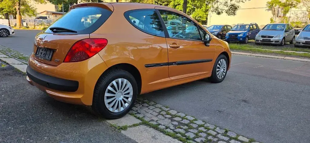 Gebraucht Peugeot 207 Tendance 95 PS (69 kW) 2008 Orange Limousine