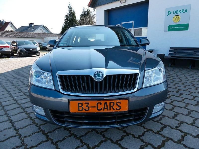 Gebraucht Skoda Octavia Elegance 102 PS (75 kW) 2009 Grau Kombi