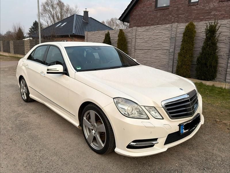 Weiß Gebraucht 2013 Mercedes E350 AMG Limousine | 10.400 € (Fairer Preis) - Bild 1/4