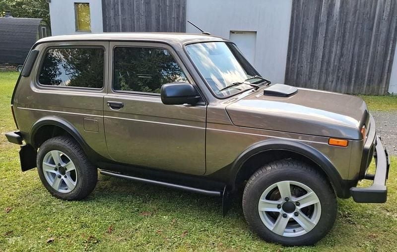 Beige Gebraucht 2021 Lada niva SUV | 13.700 € (Guter Preis) - Bild 1/4
