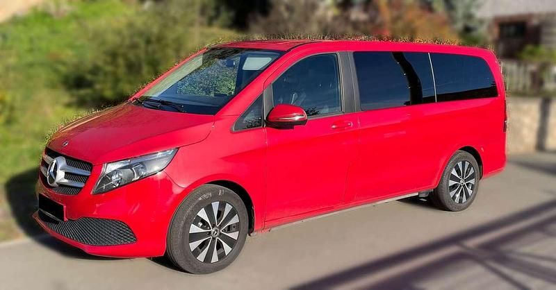 Rot Gebraucht 2021 Mercedes V220 Van / Kleinbus | 40.000 € (Superpreis) - Bild 1/4