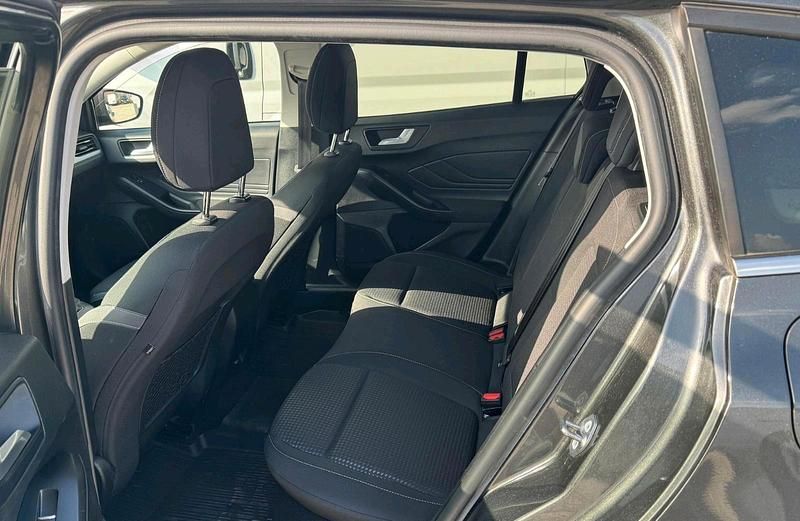 Gebraucht Ford Focus 120 PS (88 kW) 2020 Silber Kombi