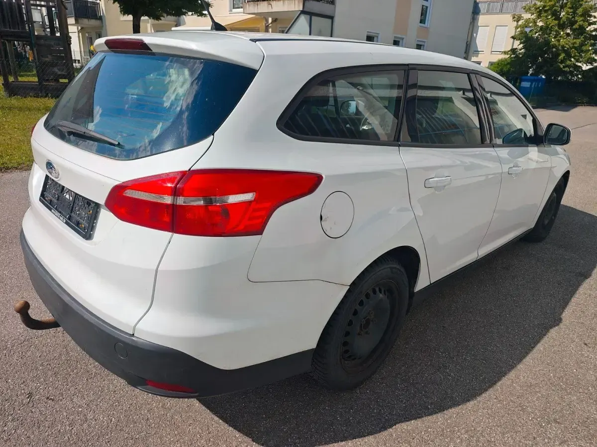 Gebraucht Ford Focus Trend 95 PS (69 kW) 2015 Weiß Kombi