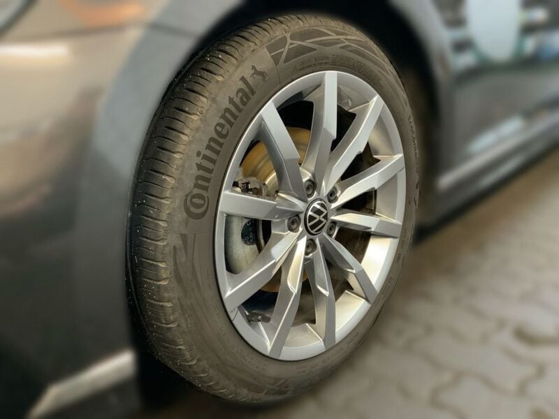 Usata VW Passat Business 150 CV (110 kW) 2024 Grigio Station wagon