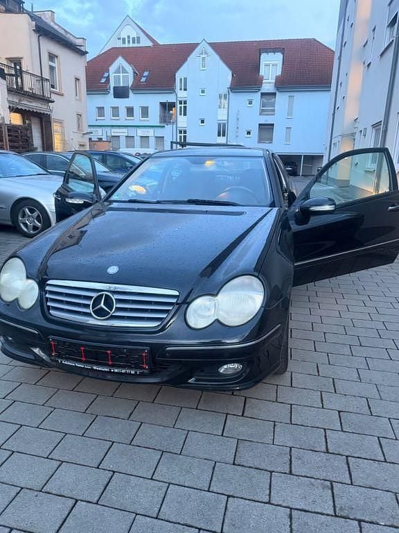 Gebraucht Mercedes C180 143 PS (105 kW) 2005 Schwarz Coupé