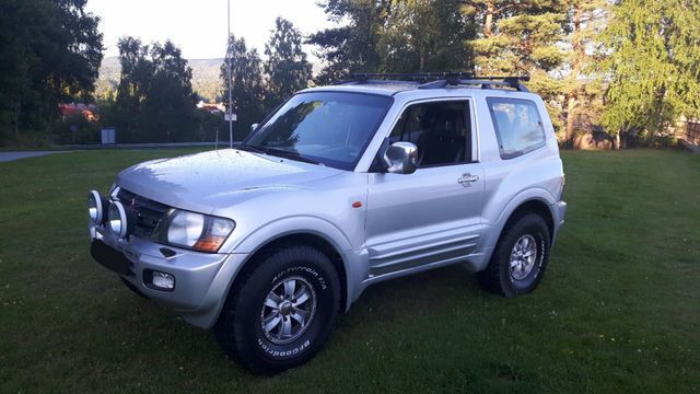 Gebraucht Mitsubishi Pajero Elegance 165 PS (121 kW) 2001 Silber metallic SUV