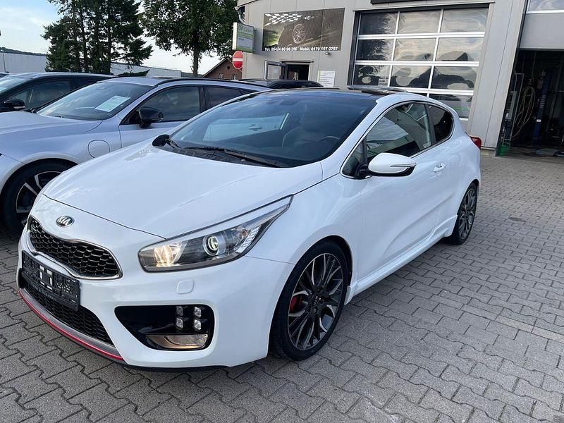 Deluxe white Gebraucht 2014 Kia ProCeed GT-Track Kleinwagen | 8.250 € (Superpreis) - Bild 1/4