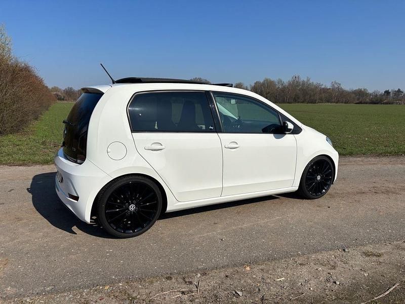 Gebraucht VW up! Sound 90 PS (66 kW) 2017 Weiß Kleinwagen