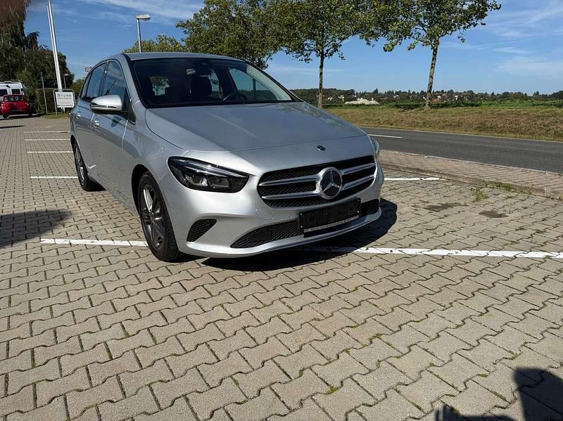 Gebraucht Mercedes B220 190 PS (139 kW) 2019 Iridiumsilber Van / Kleinbus