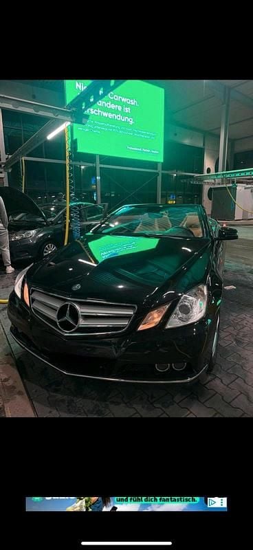 Gebraucht Mercedes E200 184 PS (135 kW) 2010 Schwarz Cabrio