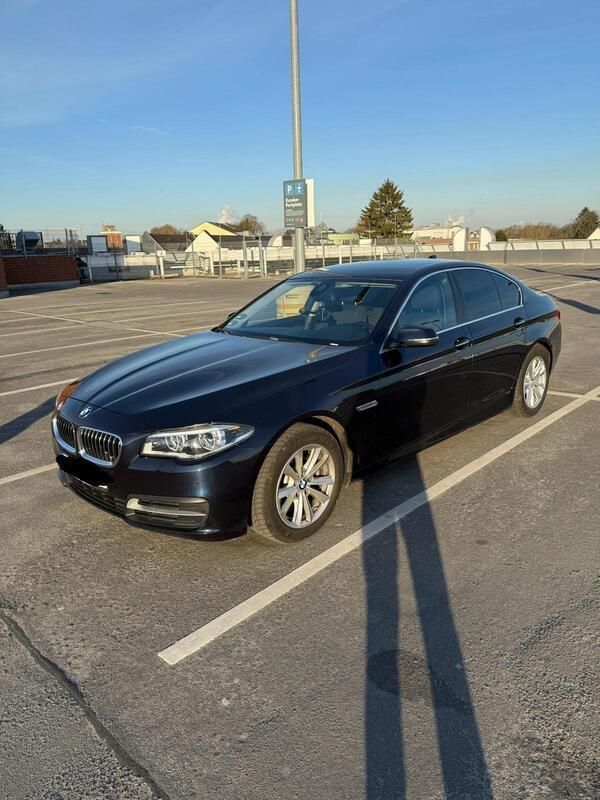 Blau Gebraucht 2015 BMW 520 Sport Line Limousine | 16.700 € (Guter Preis) - Bild 1/4