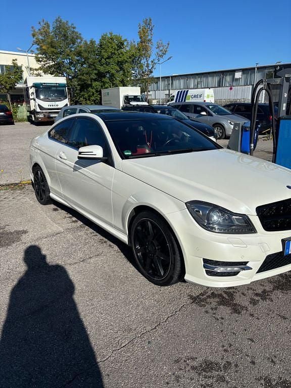 Weiß Gebraucht 2012 Mercedes C350 Coupé | 20.200 € (Teuer) - Bild 1/4