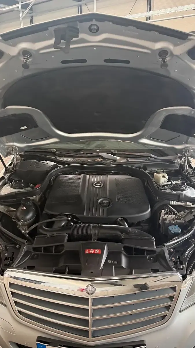 Gebraucht Mercedes E220 170 PS (125 kW) 2009 Silber Limousine