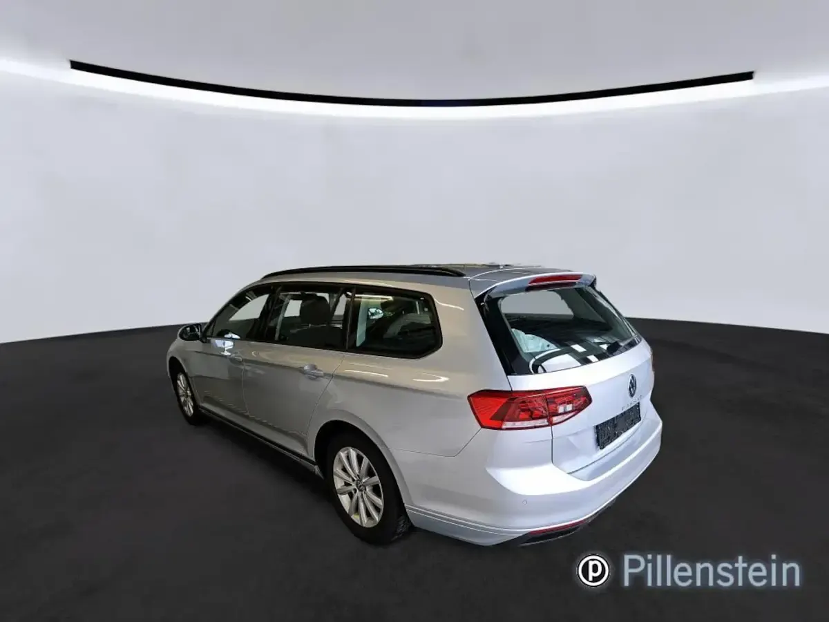 Używany VW Passat Basis 150 KM (110 kW) 2022 Srebrny Kombi