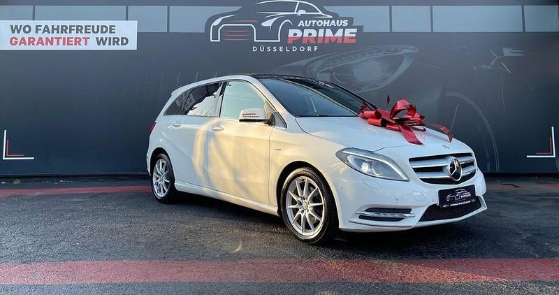 Weiß Gebraucht 2012 Mercedes B180 Edition 1 Van / Kleinbus | 10.390 € (Fairer Preis) - Bild 1/3