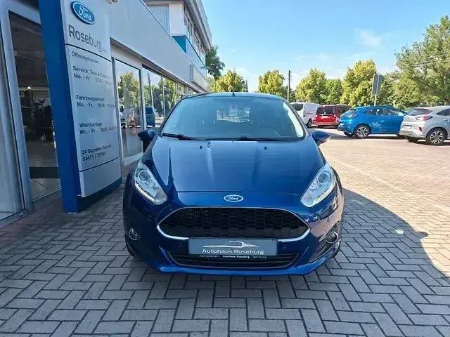 Gebraucht Ford Fiesta Celebration 101 PS (74 kW) 2016 Blau Kleinwagen