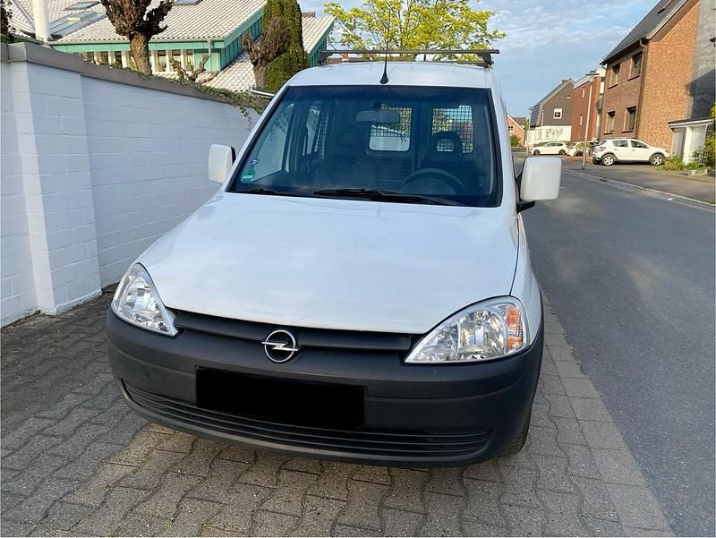 Usata Opel Combo 2011 Bianco Monovolume