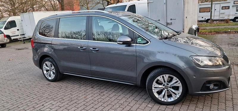 Grau Gebraucht 2012 Seat Alhambra Van / Kleinbus | 14.000 € (Etwas zu teuer) - Bild 1/4