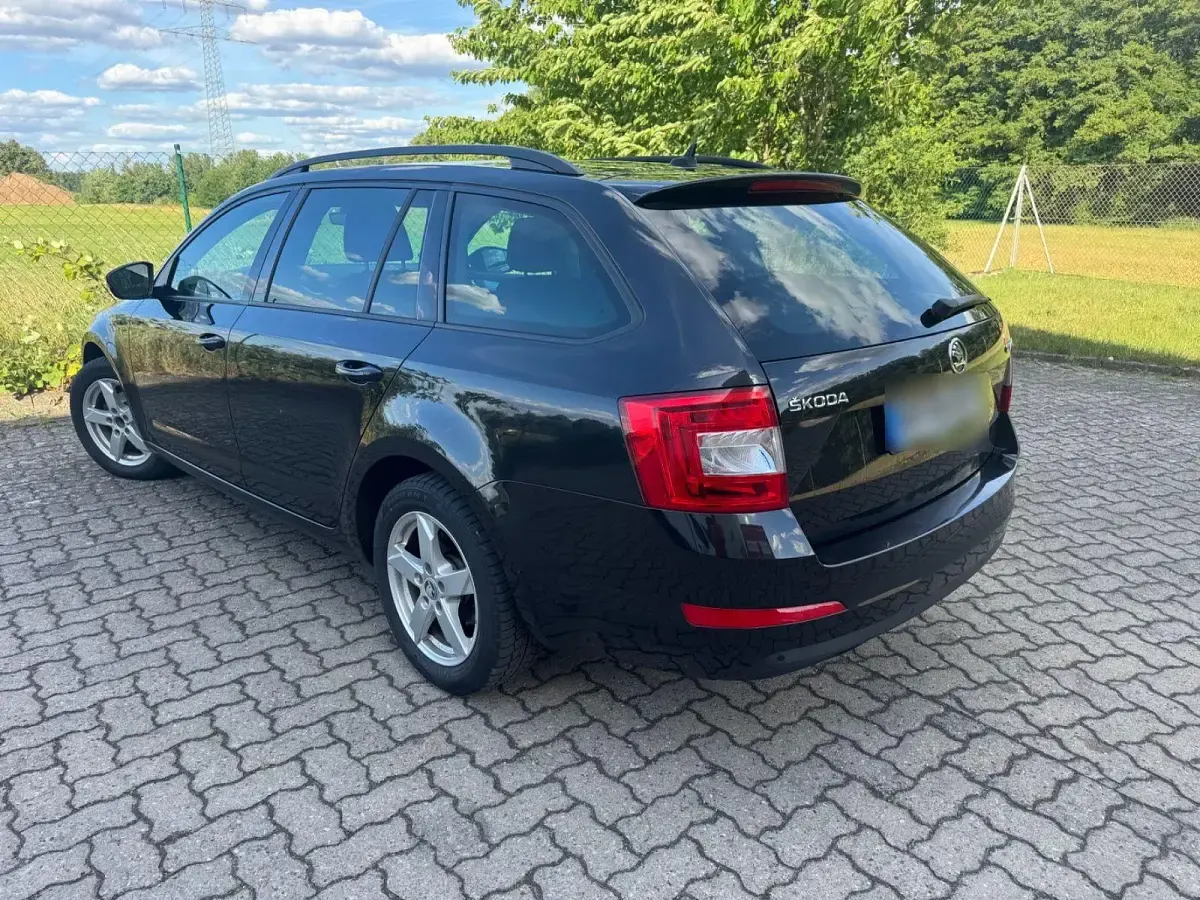 Gebraucht Skoda Octavia Ambition 110 PS (80 kW) 2017 Schwarz Kombi