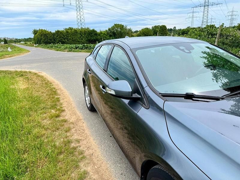 Second-hand Volvo V40 114 CP (83 kW) 2013 Gri Berlinǎ