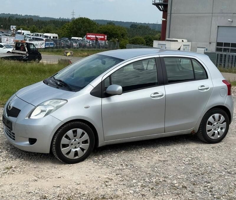 Silber Gebraucht 2007 Toyota Yaris Kleinwagen | 2.200 € (Superpreis) - Bild 1/4