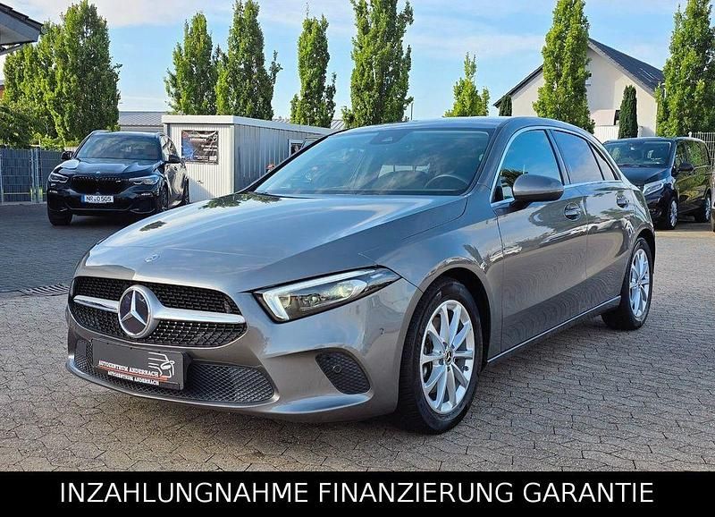 Grau Gebraucht 2019 Mercedes A220 Business Limousine | 23.999 € (Fairer Preis) - Bild 1/4