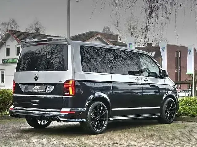 Gebraucht VW Multivan Sportline 230 PS (169 kW) 2024 Bicolor reflexsil./starlightbl Van / Kleinbus