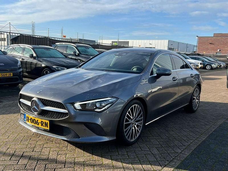 Grau Gebraucht 2020 Mercedes CLA180 Edition Limousine | 18.999 € (Superpreis) - Bild 1/4