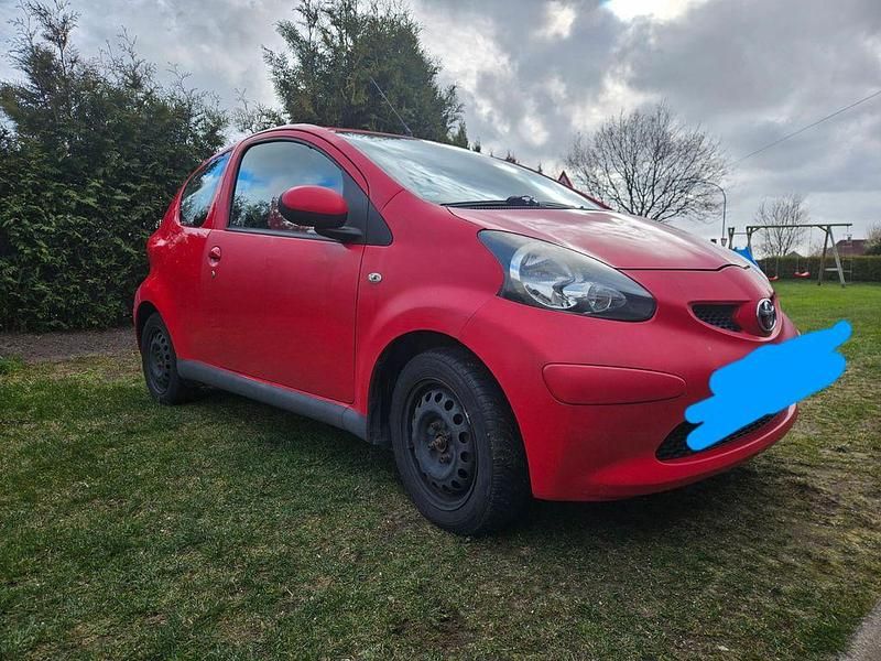 Gebraucht Toyota Aygo 68 PS (50 kW) 2008 Rot Kleinwagen