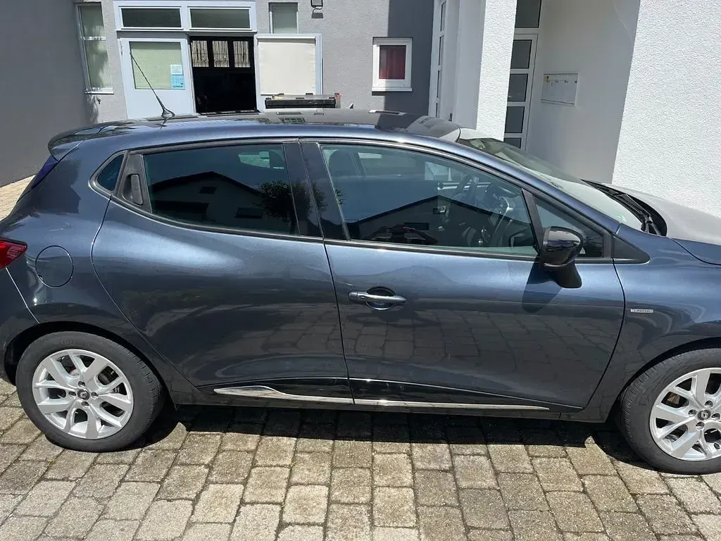 Gebraucht Renault Clio LIMITED 90 PS (66 kW) 2019 Grau Limousine