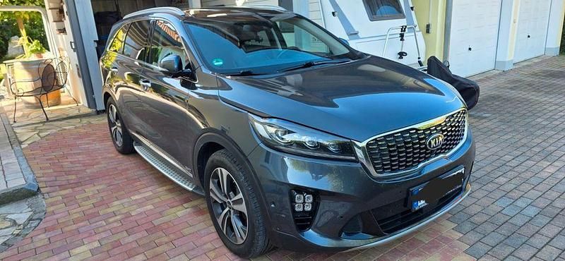 Grau Gebraucht 2019 Kia Sorento GT-Line SUV | 25.900 € (Fairer Preis) - Bild 1/4