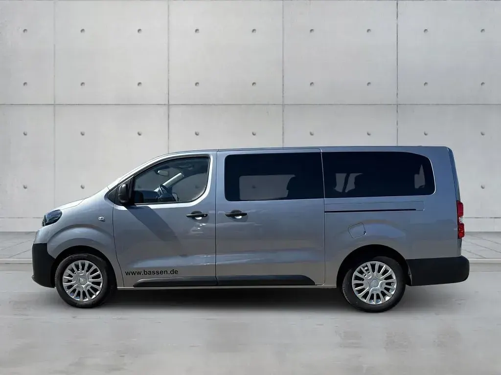 Gebraucht Toyota Proace Verso Comfort 144 PS (105 kW) 2025 Silver metallic Kombi