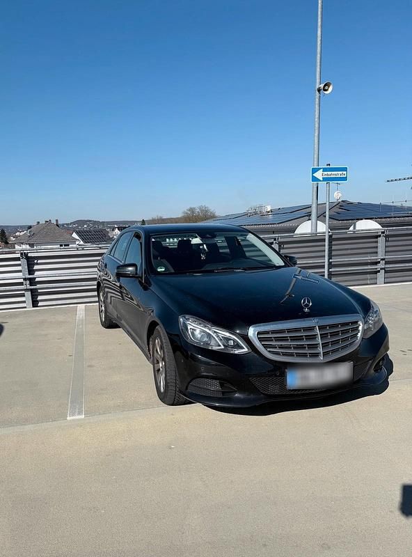 Gebraucht Mercedes E220 170 PS (125 kW) 2014 Schwarz Limousine