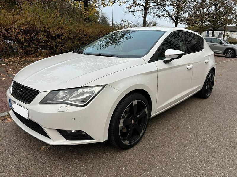 Weiß Gebraucht 2014 Seat Leon Style Limousine | 7.100 € - Bild 1/4